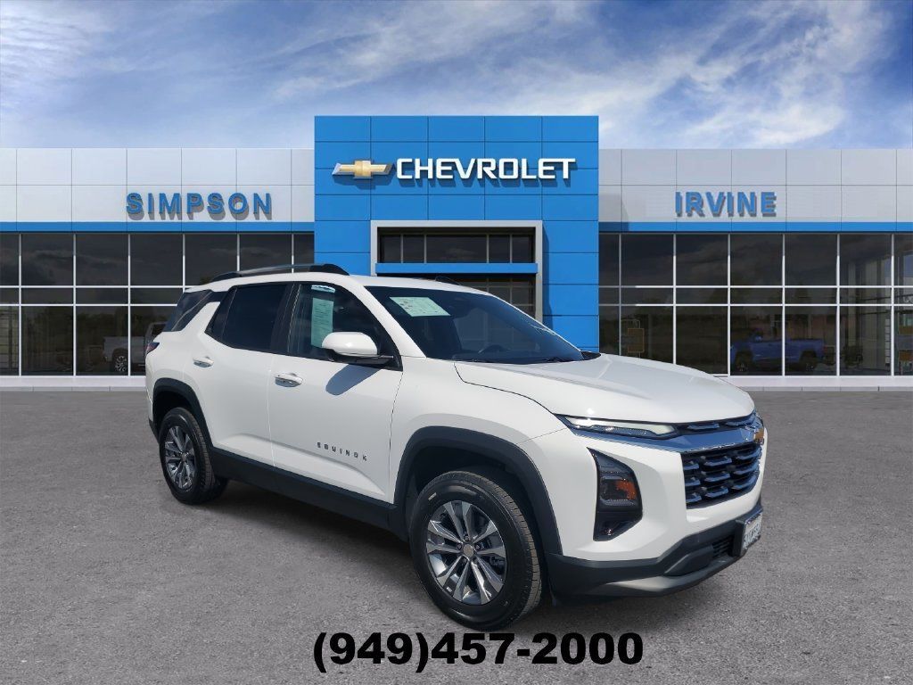 Used 2026 Chevrolet Equinox LT w/ Safety and Technology Package FWD image 2
