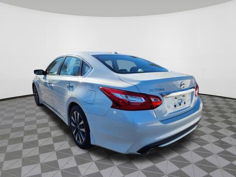 Used 2017 Nissan Altima 2.5 SV image 3