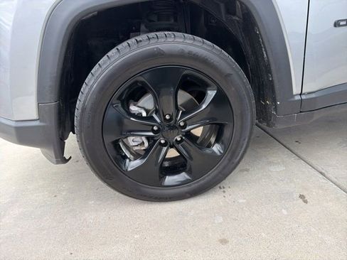 Used 2020 Jeep Compass Latitude AWD/4WD image 9