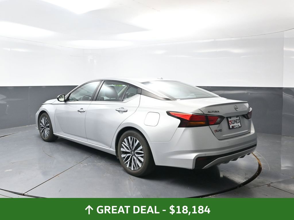 Used 2024 Nissan Altima 2.5 SV FWD image 11