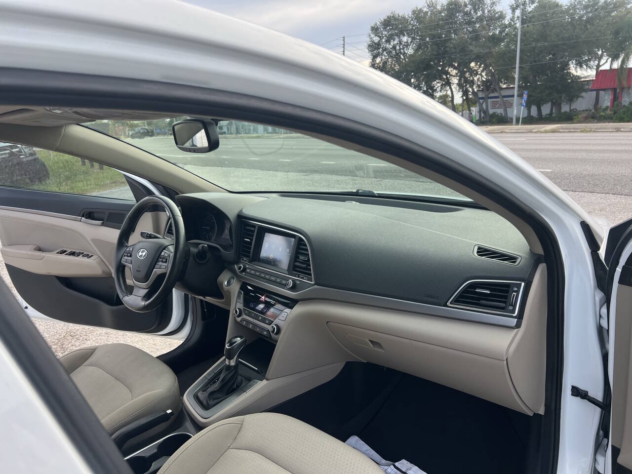 Used 2017 Hyundai Elantra Value Edition w/ Cargo Package FWD image 20