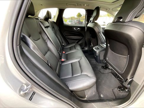 Used 2025 Volvo XC60 B5 Core image 30