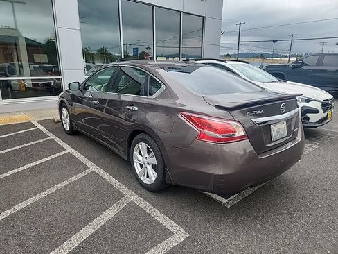 Used 2013 Nissan Altima 2.5 SL w/ Technology Pkg FWD image 3
