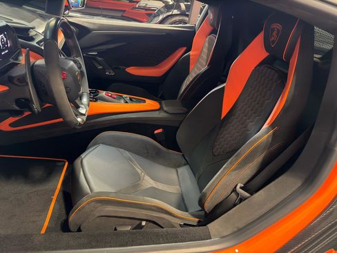 Used 2024 Lamborghini Revuelto image 15