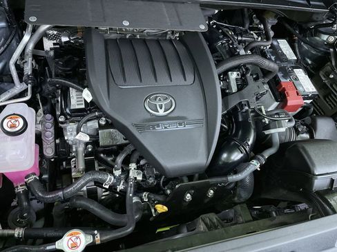 Used 2023 Toyota Highlander XLE image 29