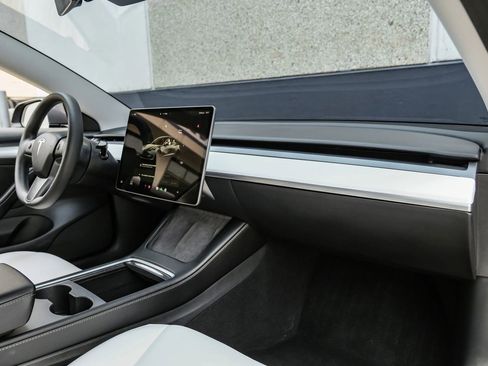 Used 2023 Tesla Model 3 Performance image 19