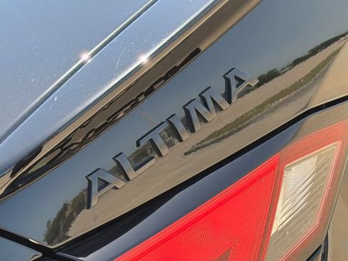 Used 2022 Nissan Altima 2.5 SR w/ Midnight Edition Package FWD image 10