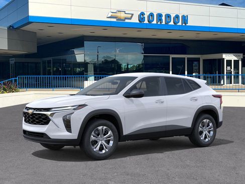 New 2026 Chevrolet Trax LS image 2