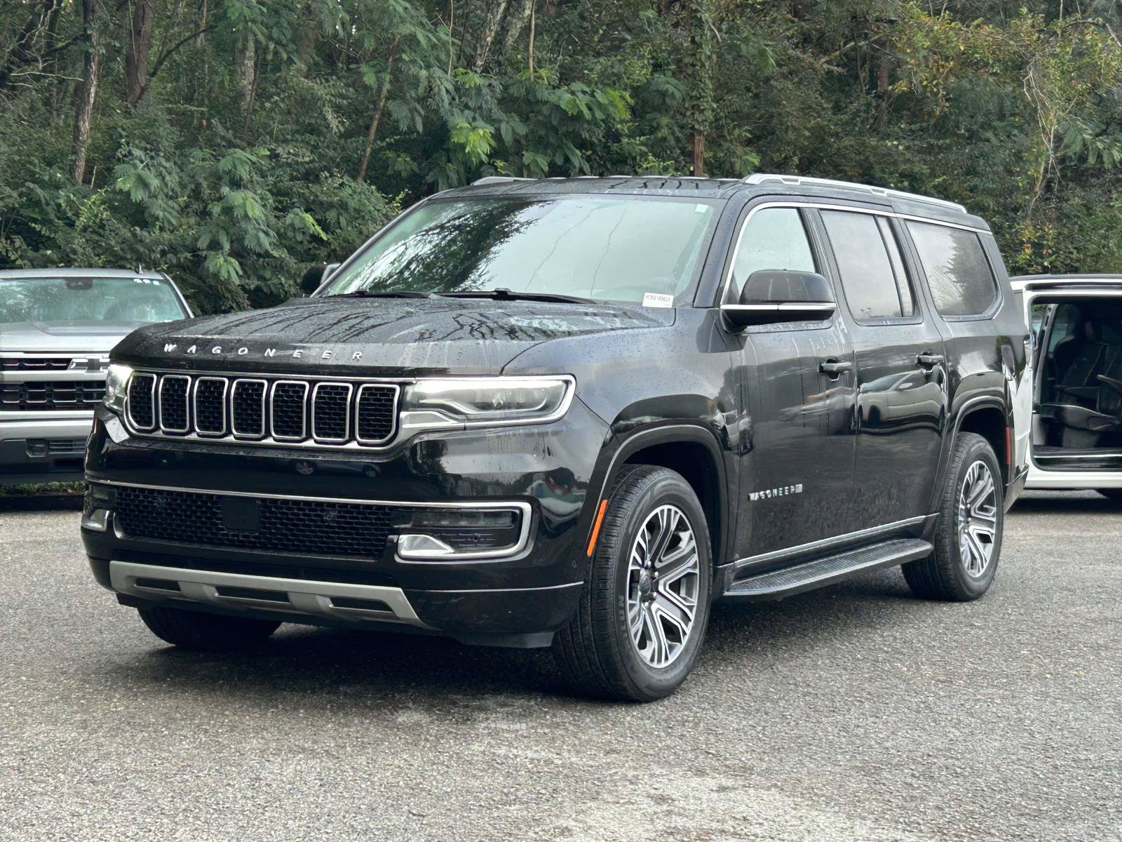 Used 2024 Jeep Wagoneer L Series II w/ Flexible Seating Group RWD image 3