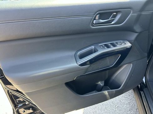 New 2026 Nissan Pathfinder SV w/ SV Premium Package FWD image 17