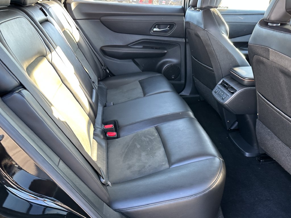 Used 2024 Nissan Ariya AWD image 17