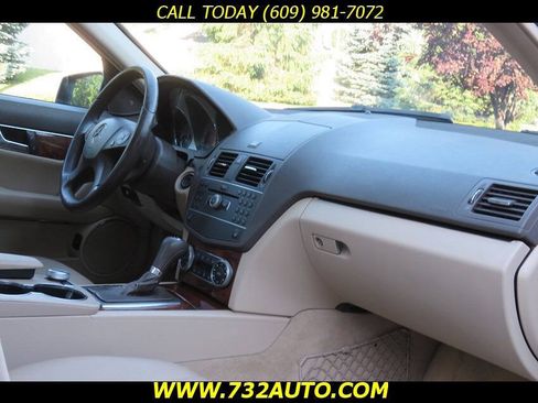 Used 2011 Mercedes-Benz C 300 4MATIC Sedan image 6