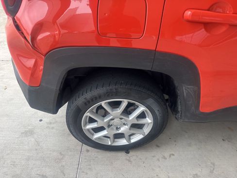 Used 2020 Jeep Renegade Latitude w/ LED Lighting Group FWD image 17