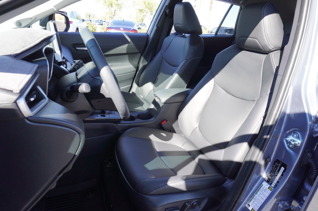 Used 2026 Toyota Corolla Cross XLE w/ Convenience Package FWD image 14