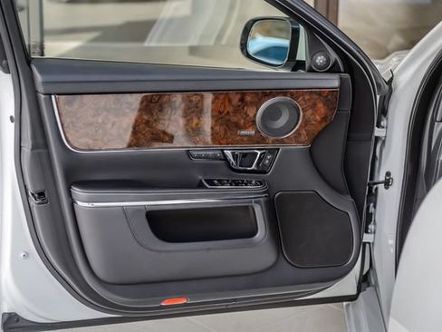 Used 2019 Jaguar XJ L Portfolio RWD image 45
