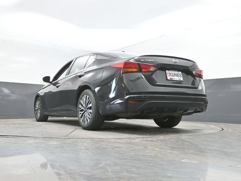 Used 2025 Nissan Altima 2.5 SV FWD image 45