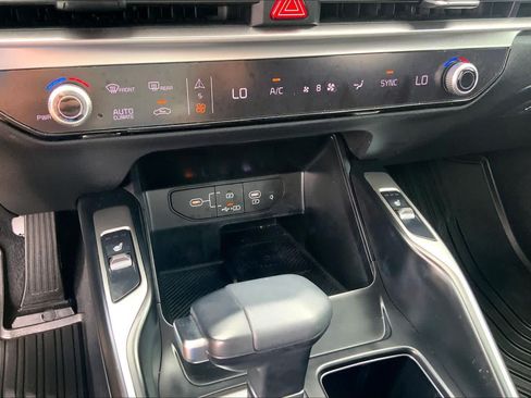 Used 2025 Kia Sorento S w/ Panoramic Sunroof Package FWD image 35