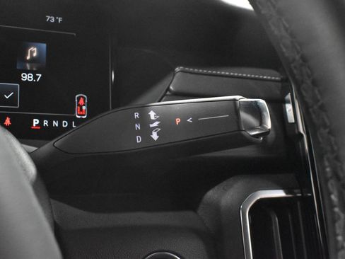 Used 2026 GMC Acadia Elevation w/ Elevation Premium Package FWD image 15