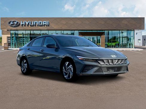 New 2025 Hyundai Elantra SEL image 11