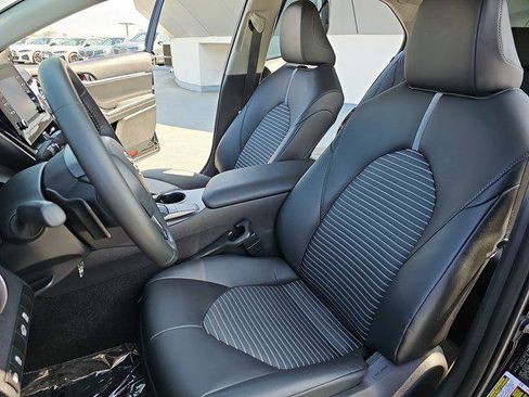 Used 2023 Toyota Camry SE image 14
