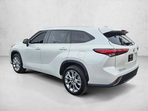 Used 2022 Toyota Highlander Limited image 8