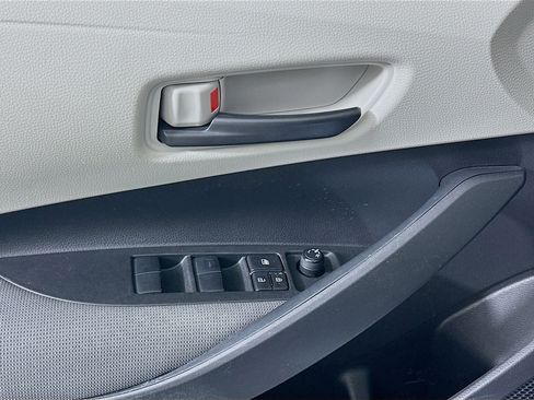 Used 2022 Toyota Corolla LE image 15