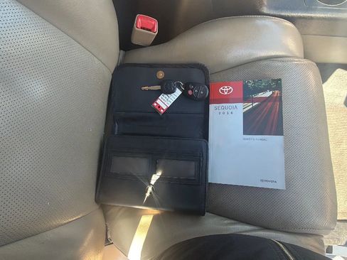 Used 2016 Toyota Sequoia Platinum image 46