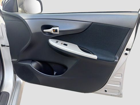 Used 2010 Toyota Corolla S FWD image 31