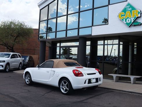 Used 2004 Toyota MR2 image 9