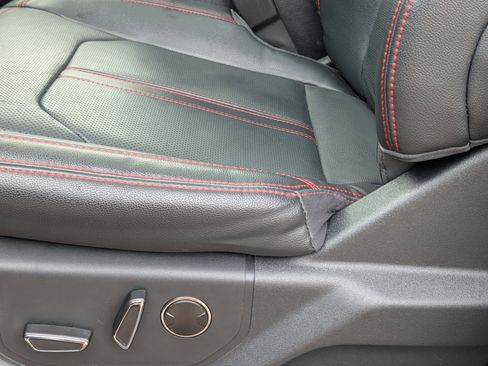 Used 2022 Ford Expedition Limited image 11