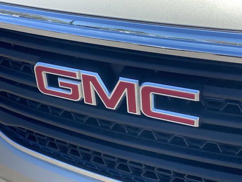 Used 2017 GMC Acadia SLE FWD image 26