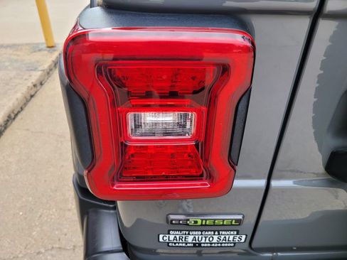 Used 2021 Jeep Wrangler Unlimited Sahara AWD/4WD image 10