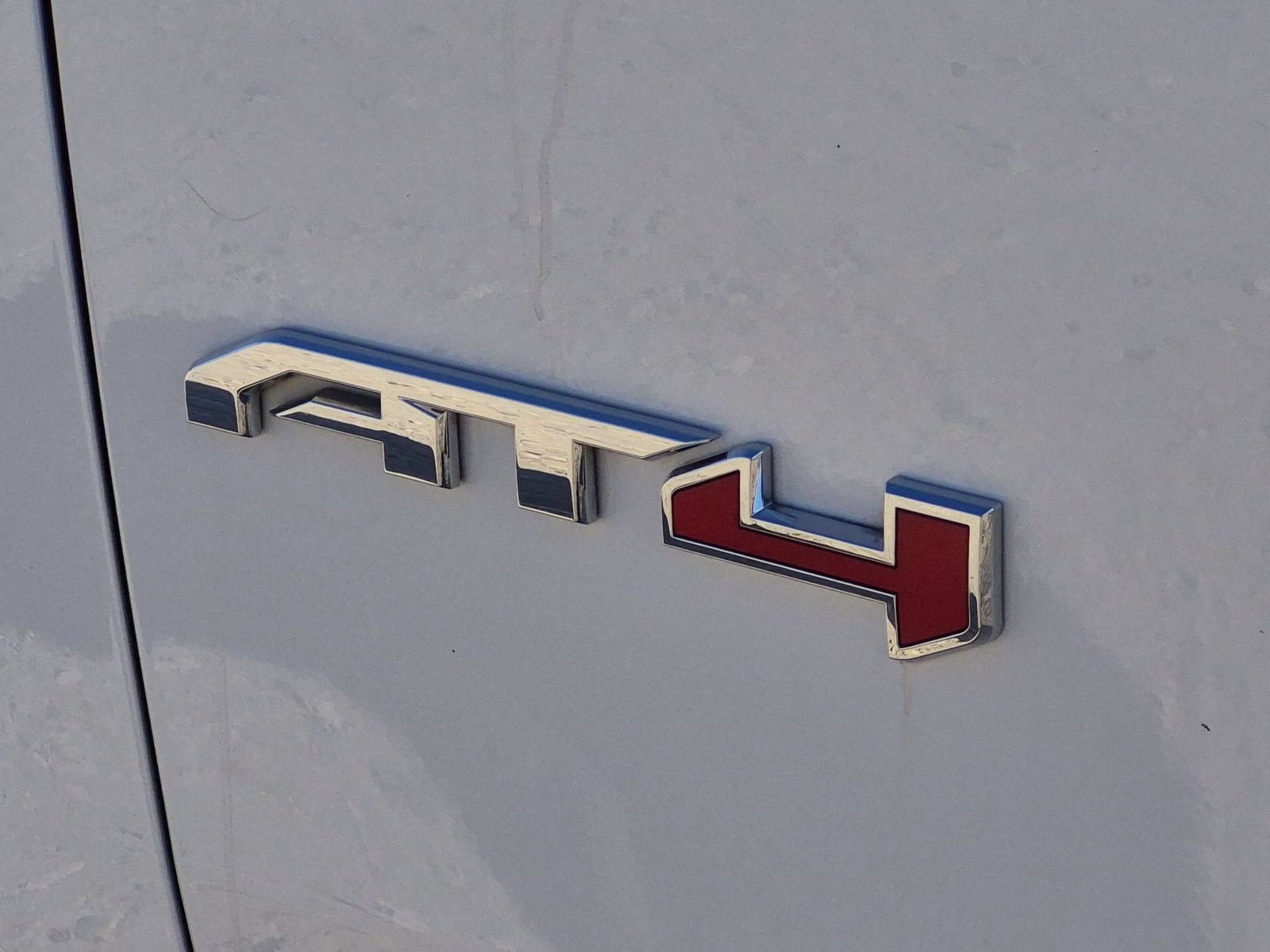 Used 2023 GMC Yukon AT4 w/ Technology Package AWD/4WD image 35
