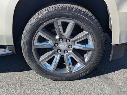 Used 2015 Chevrolet Suburban LTZ image 9