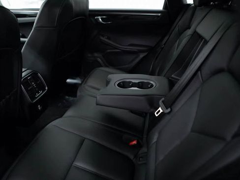 Certified 2025 Porsche Macan image 29