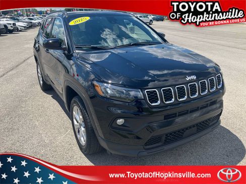 Used 2025 Jeep Compass Latitude w/ Sun & Sound Group AWD/4WD image 1