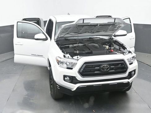 Used 2022 Toyota Tacoma SR5 w/ Technology Package image 33