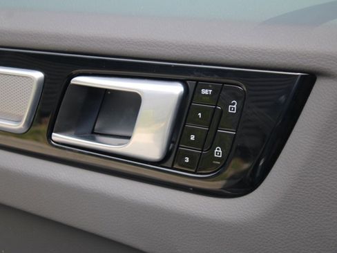 Used 2021 Porsche Cayenne S image 18