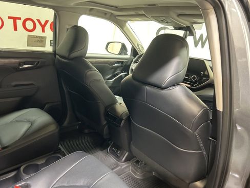 Used 2026 Toyota Highlander Limited image 17