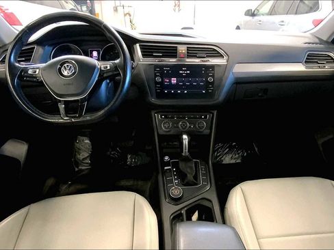 Used 2019 Volkswagen Tiguan SE w/ Panoramic Sunroof Package image 16