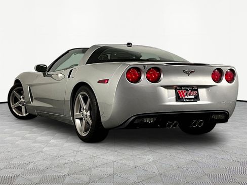 Used 2005 Chevrolet Corvette Coupe w/ Preferred Equipment Group RWD image 4