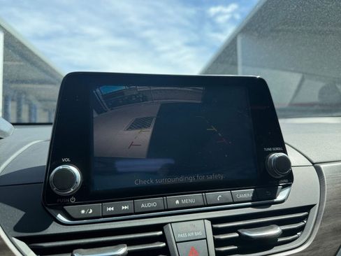 Used 2025 Nissan Altima 2.5 SV image 23