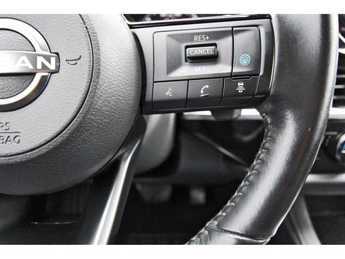 Used 2022 Nissan Pathfinder SV image 9