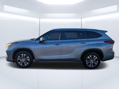 Used 2023 Toyota Highlander XLE FWD image 5