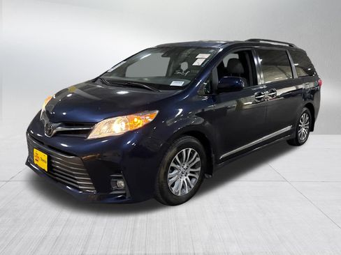 Certified 2020 Toyota Sienna XLE FWD image 3