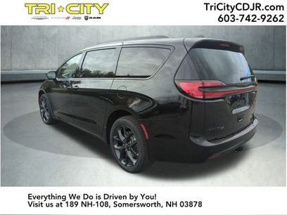 New 2026 Chrysler Pacifica Limited w/ S Appearance Package