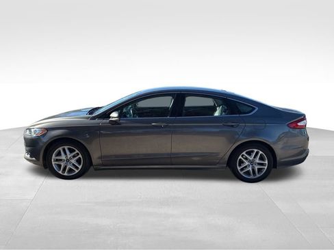 Used 2014 Ford Fusion SE w/ Equipment Group 202A image 2