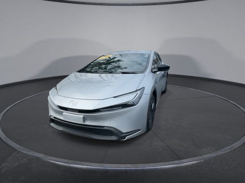 Used 2024 Toyota Prius LE image 5