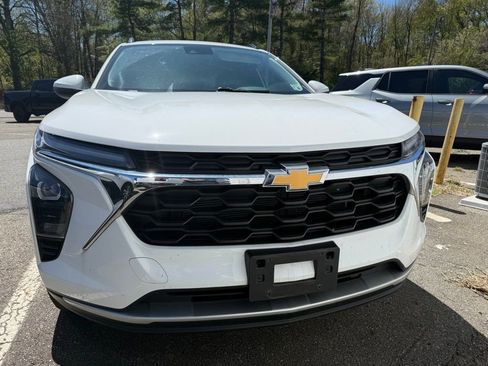 Used 2024 Chevrolet Trax LT FWD image 4