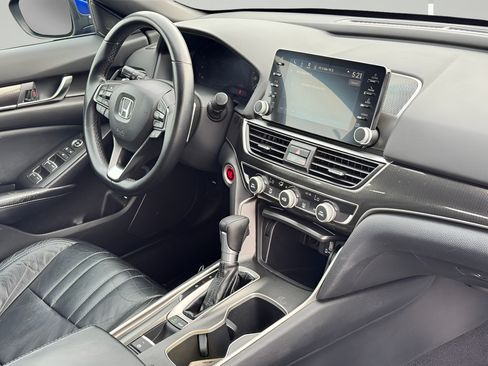 Used 2018 Honda Accord Sport image 6